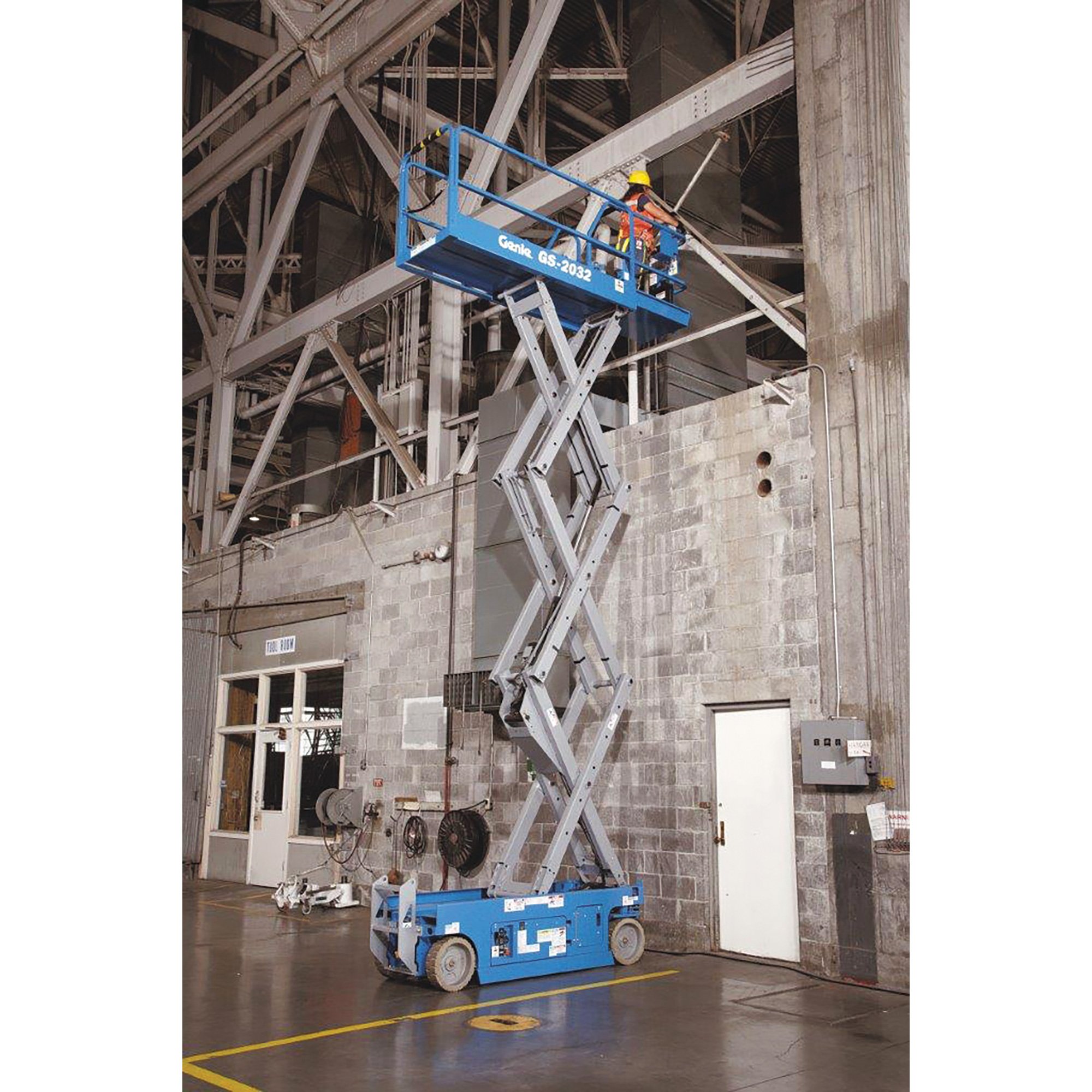 Genie Slab Scissor Lift — 20ft. Lift, 800-Lb. Capacity, Model# GS-2032